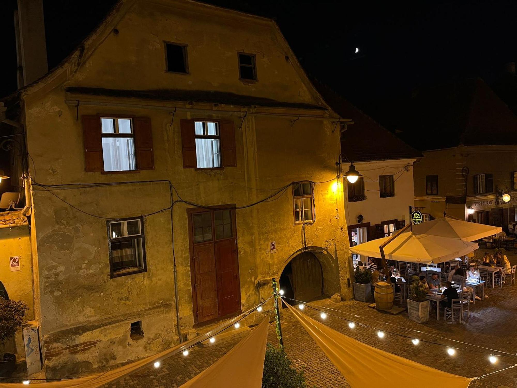 Ultracentral Medieval Apartment Сибиу Екстериор снимка