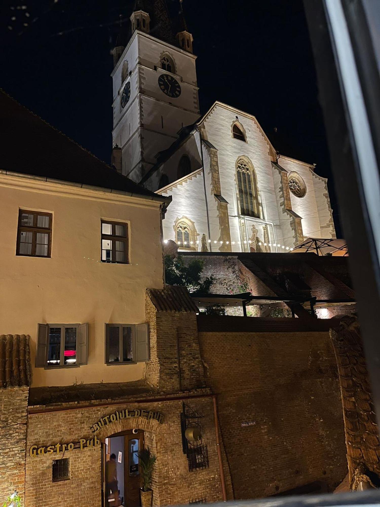 Ultracentral Medieval Apartment Сибиу Екстериор снимка